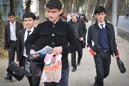 <br />
Среднеазиатские студенты мечтают учиться за границей. Но вынуждены возвращаться домой<br />
