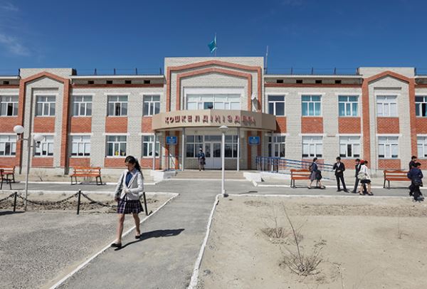 <br />
Казахские студенты все чаще уезжают в Россию. Почему они чувствуют себя чужими на родине?<br />
