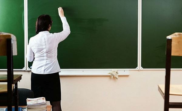 <br />
В Совфеде предложили уравнять зарплаты учителей<br />
